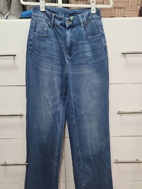 HALARA Women's Straight-Leg Jeans in Blue Wash